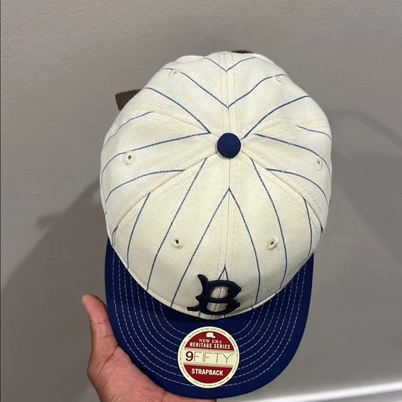 New Era Heritage Series Strapback Cap - Picture 6 of 10